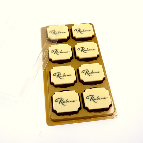 Personalised chocolates per 8 in box